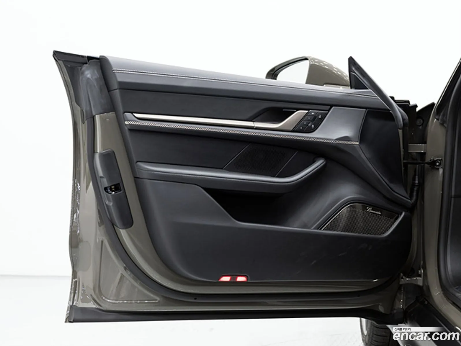 Porsche Taycan 2025 — 10
