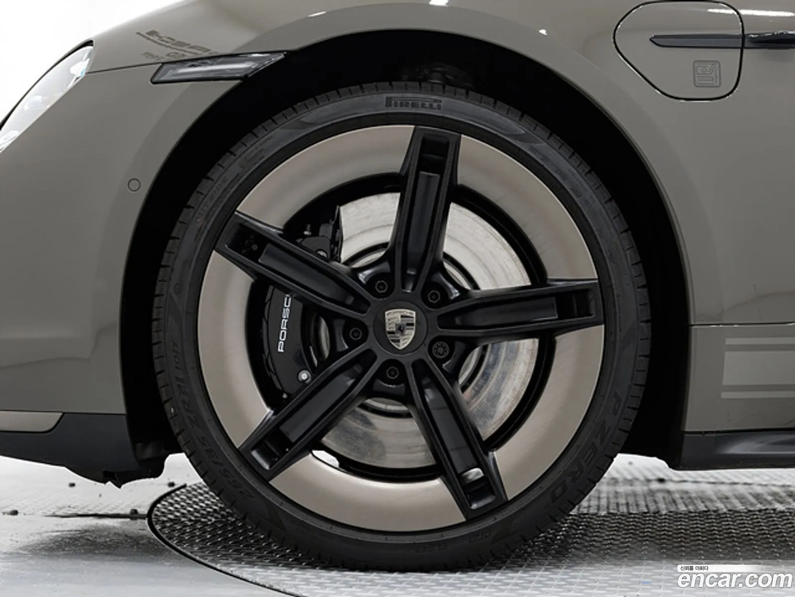 Porsche Taycan 2025 — 13