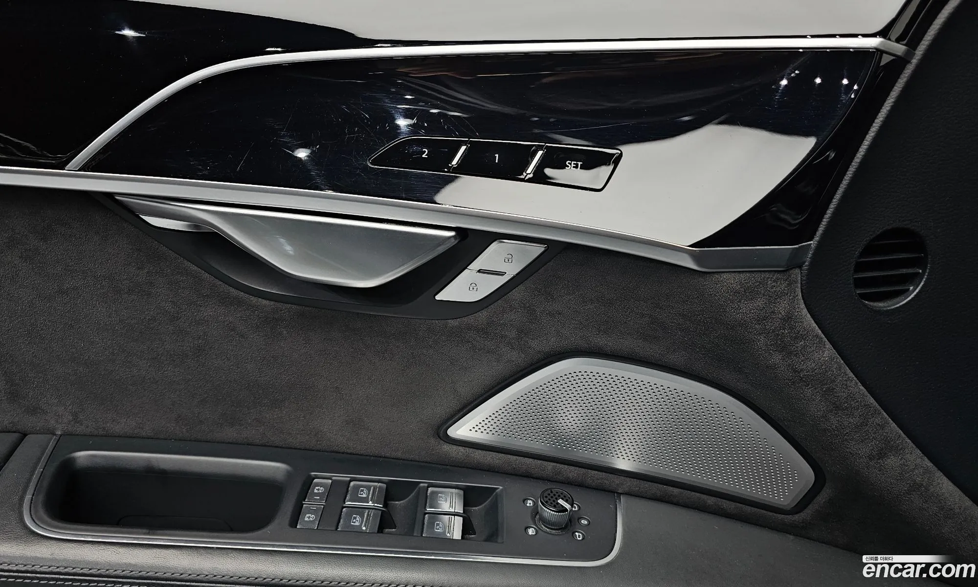 Audi A8 2021 WAUZZZF84MN032714 — 17