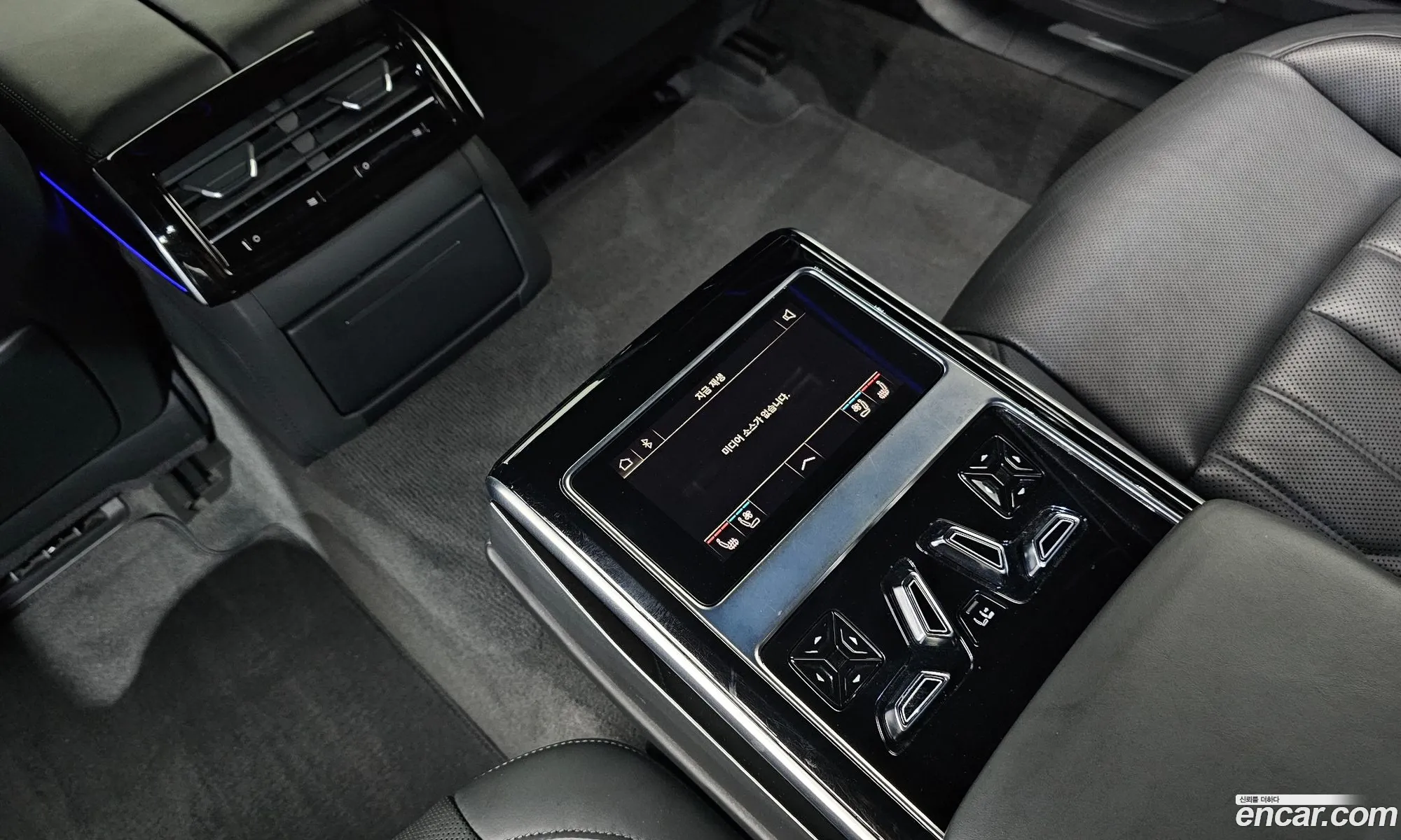 Audi A8 2021 WAUZZZF84MN032714 — 4