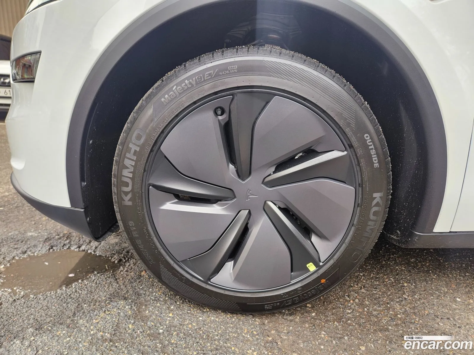 Tesla Model Y 2026 — 3
