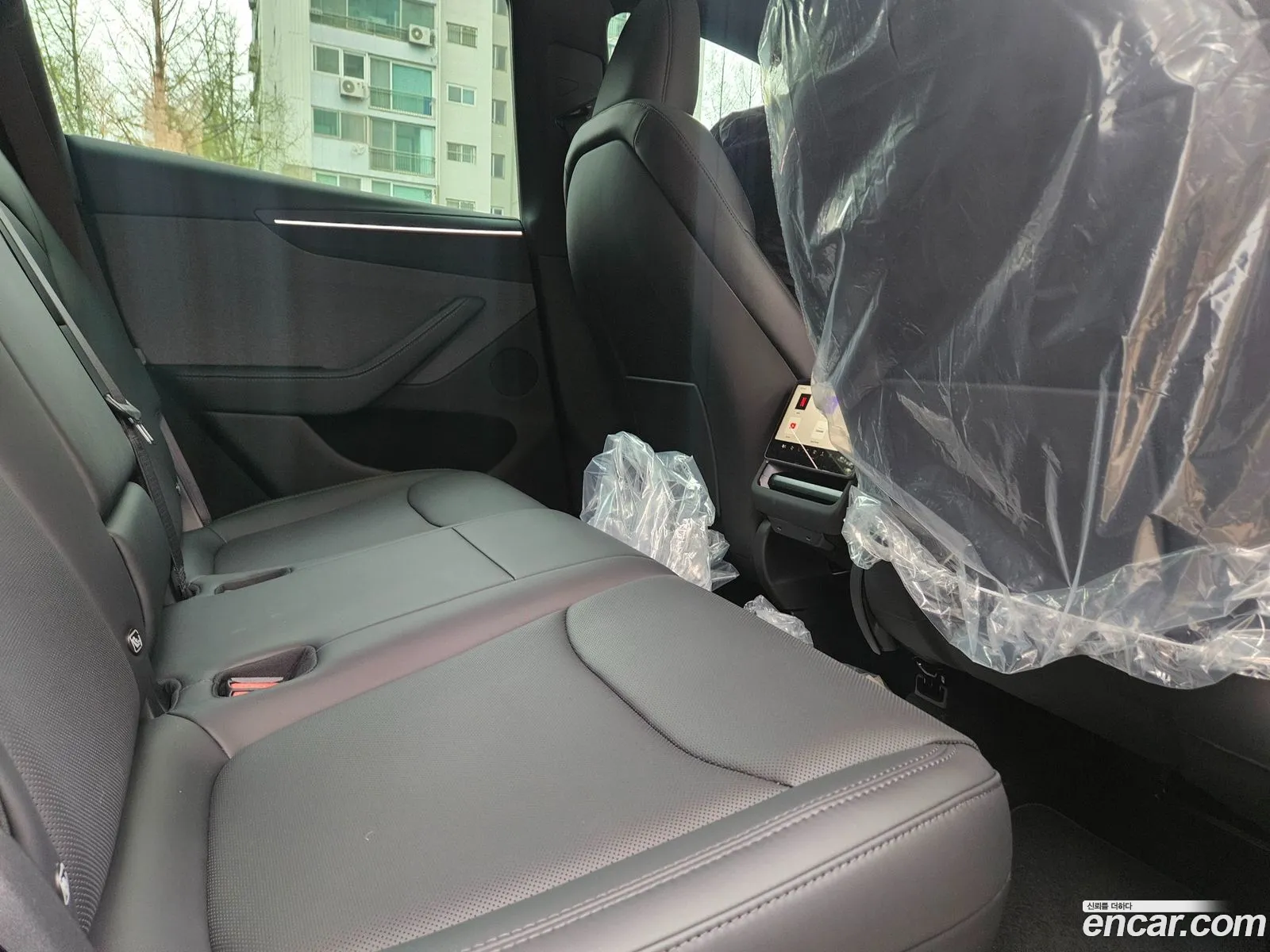 Tesla Model Y 2026 — 8