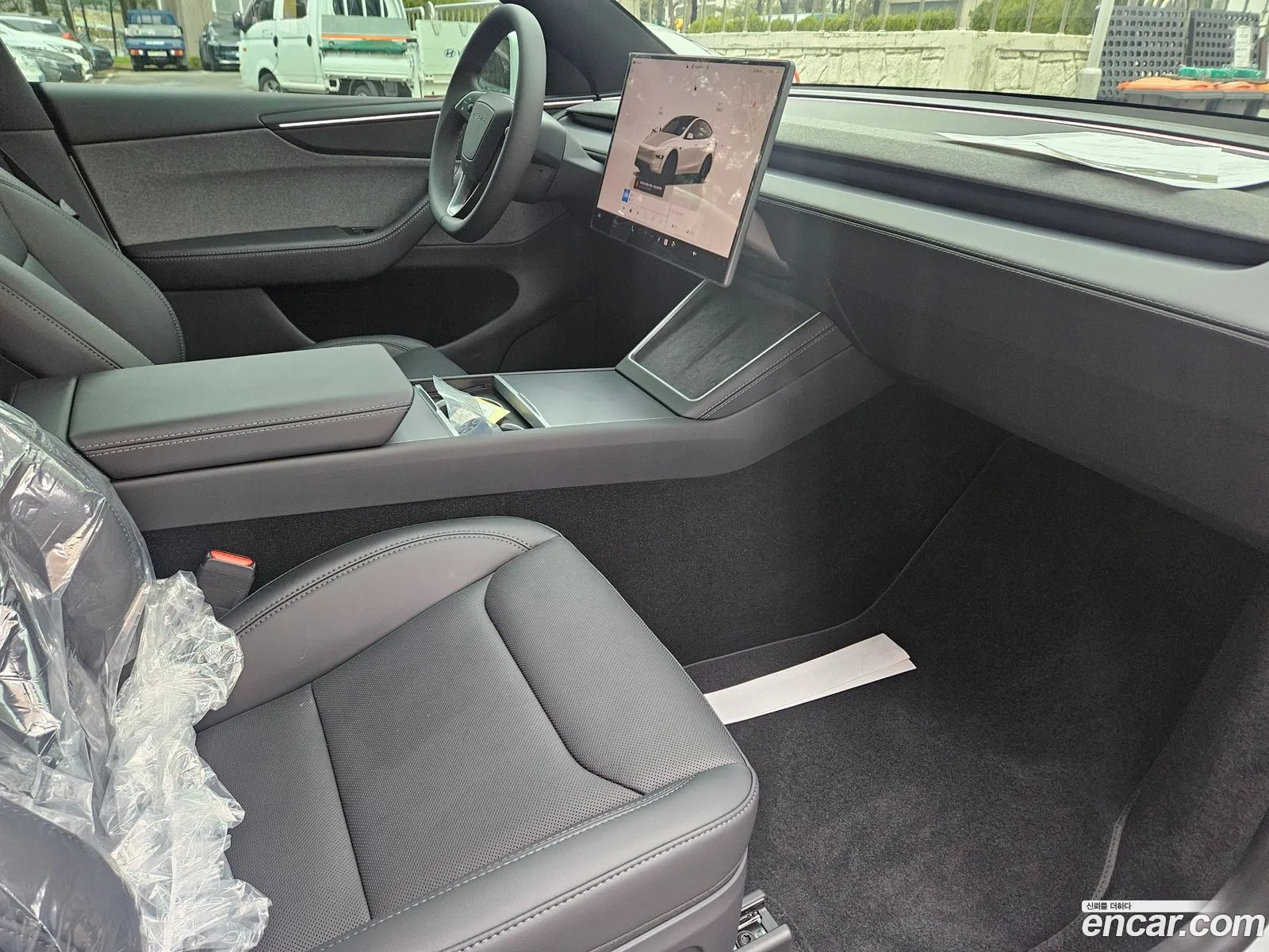 Tesla Model Y 2026 — 14