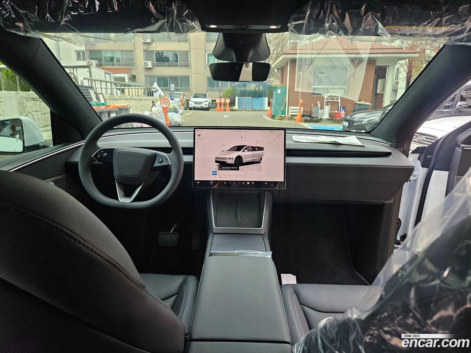 Tesla Model Y 2026 — 13