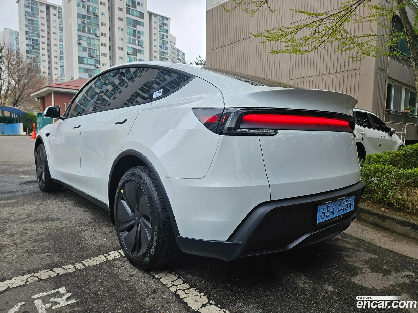 Tesla Model Y 2026 — 11