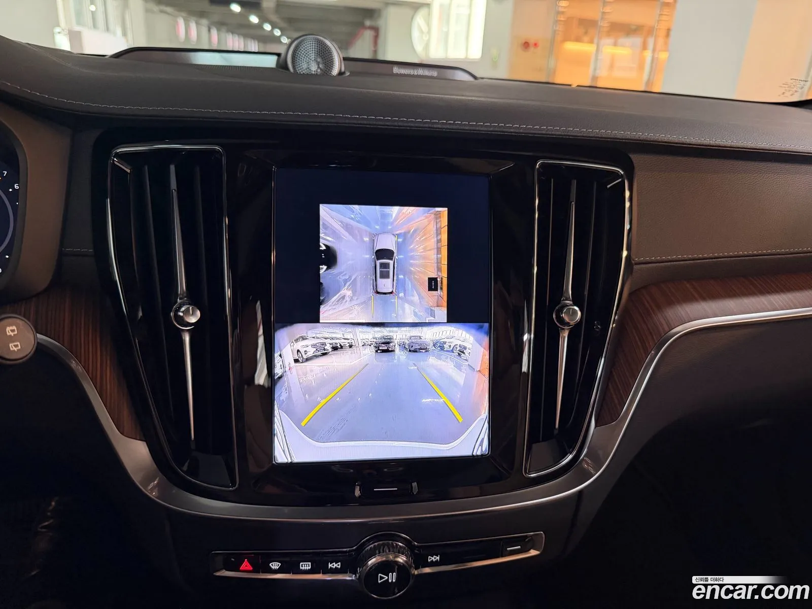 Volvo V60 Cross Country 2025 — 12