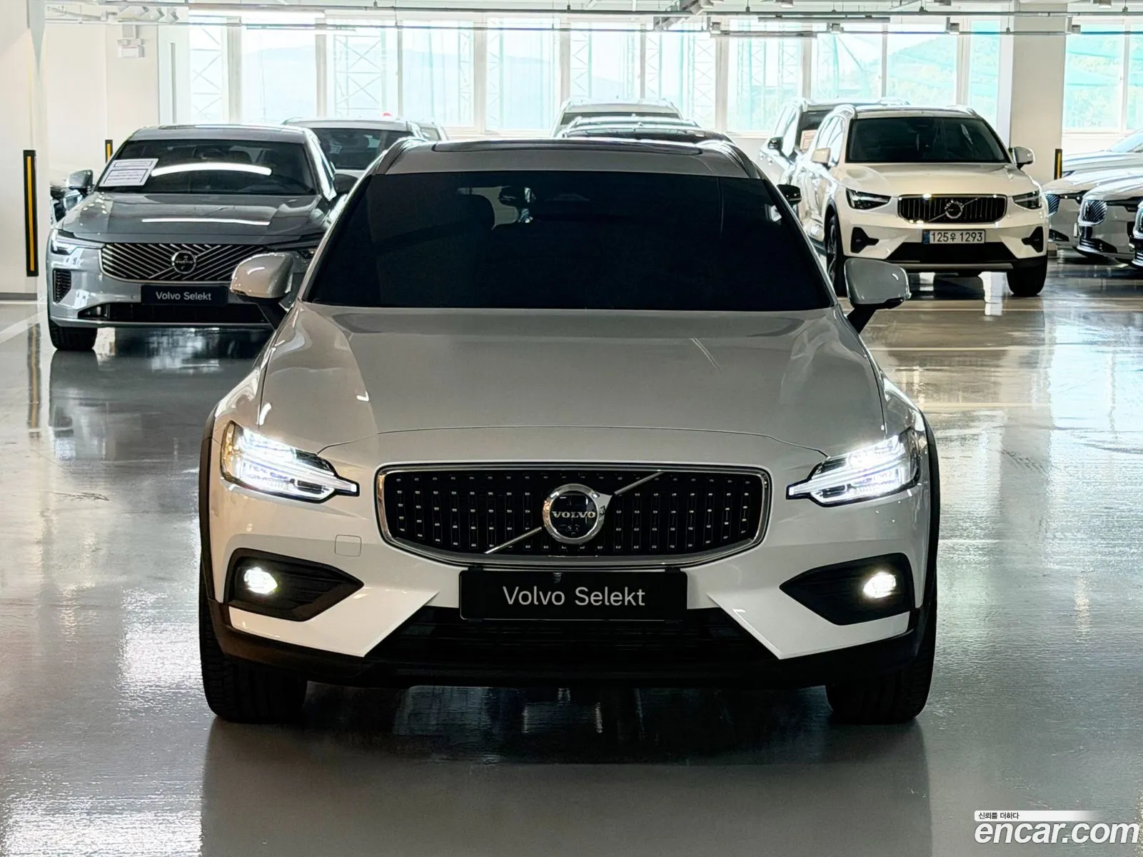 Volvo V60 Cross Country 2025 — 9