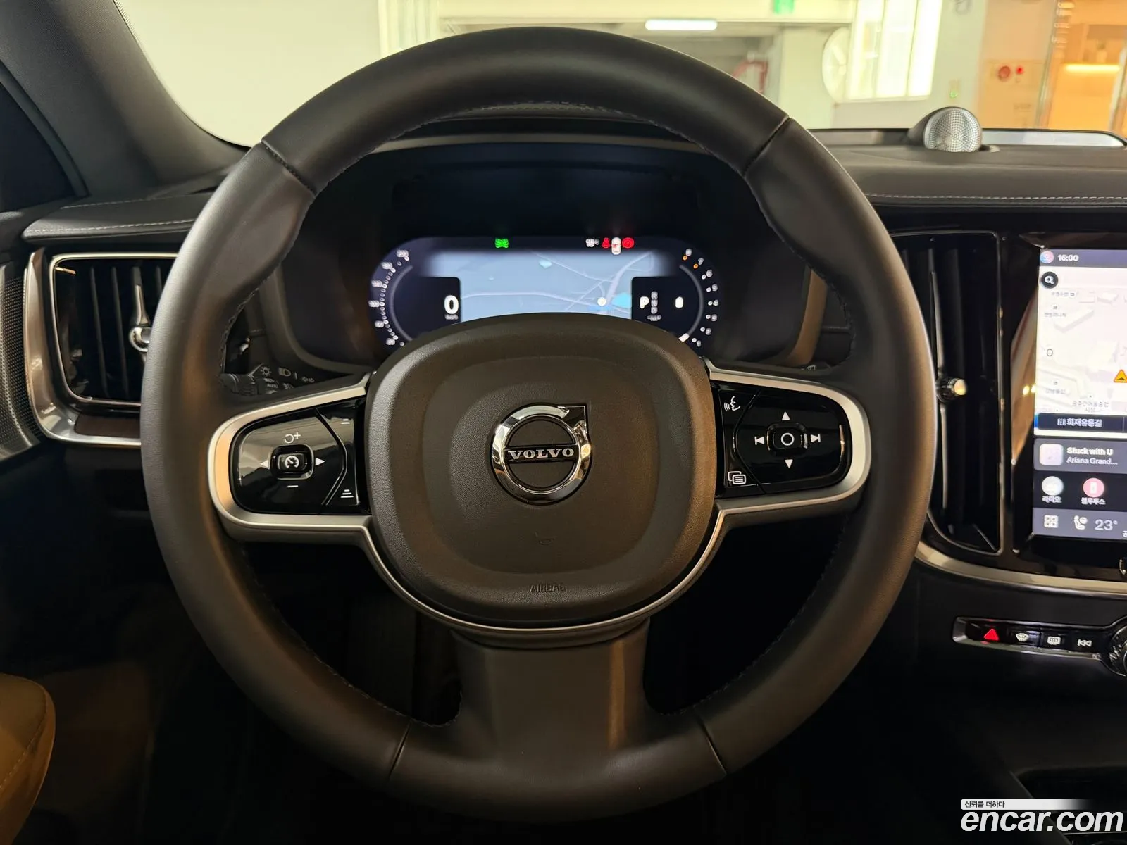 Volvo V60 Cross Country 2025 — 3