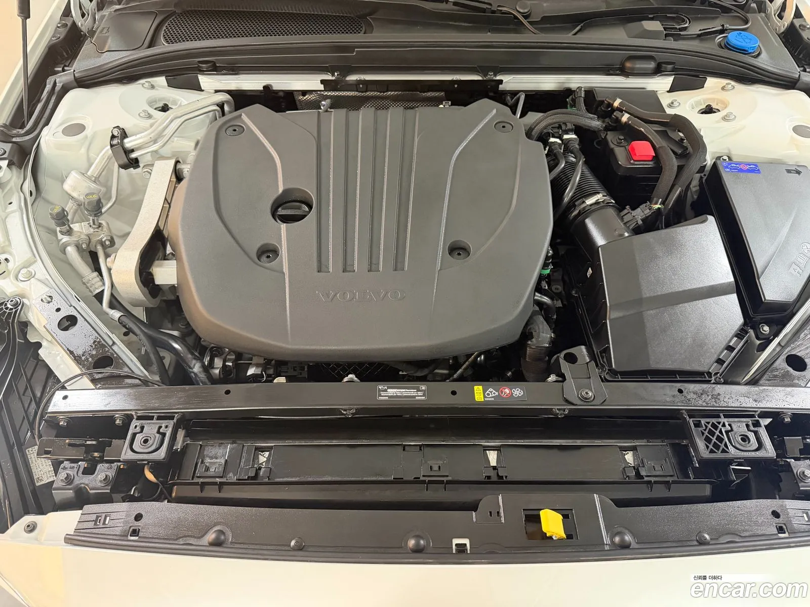 Volvo V60 Cross Country 2025 — 18