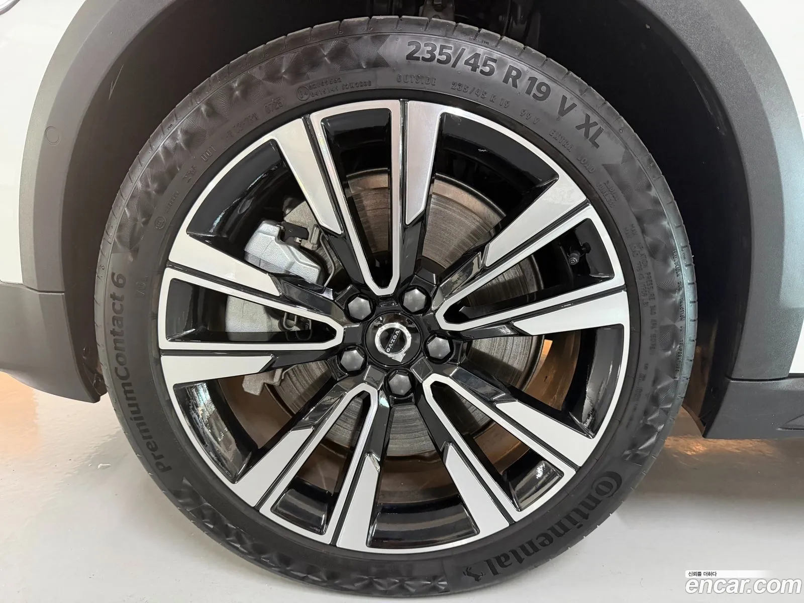 Volvo V60 Cross Country 2025 — 17