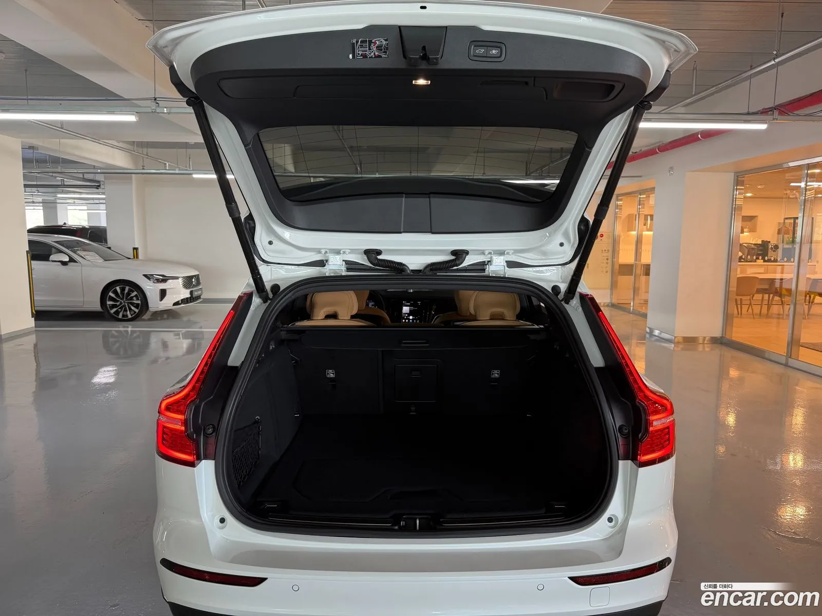 Volvo V60 Cross Country 2025 — 10