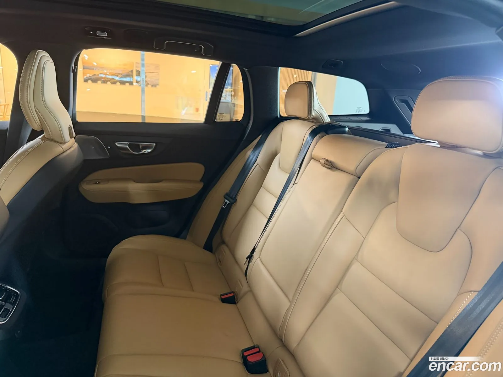 Volvo V60 Cross Country 2025 — 16
