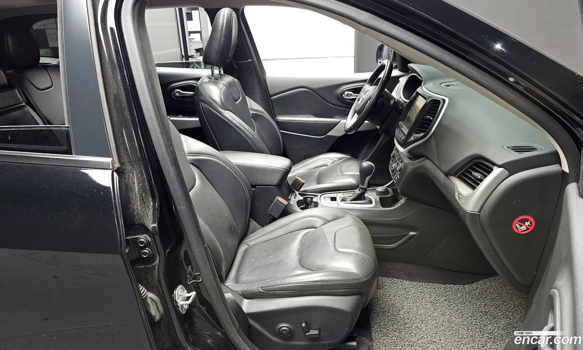 Jeep Cherokee 2018 1C4PJMCB8JD607029 — 18