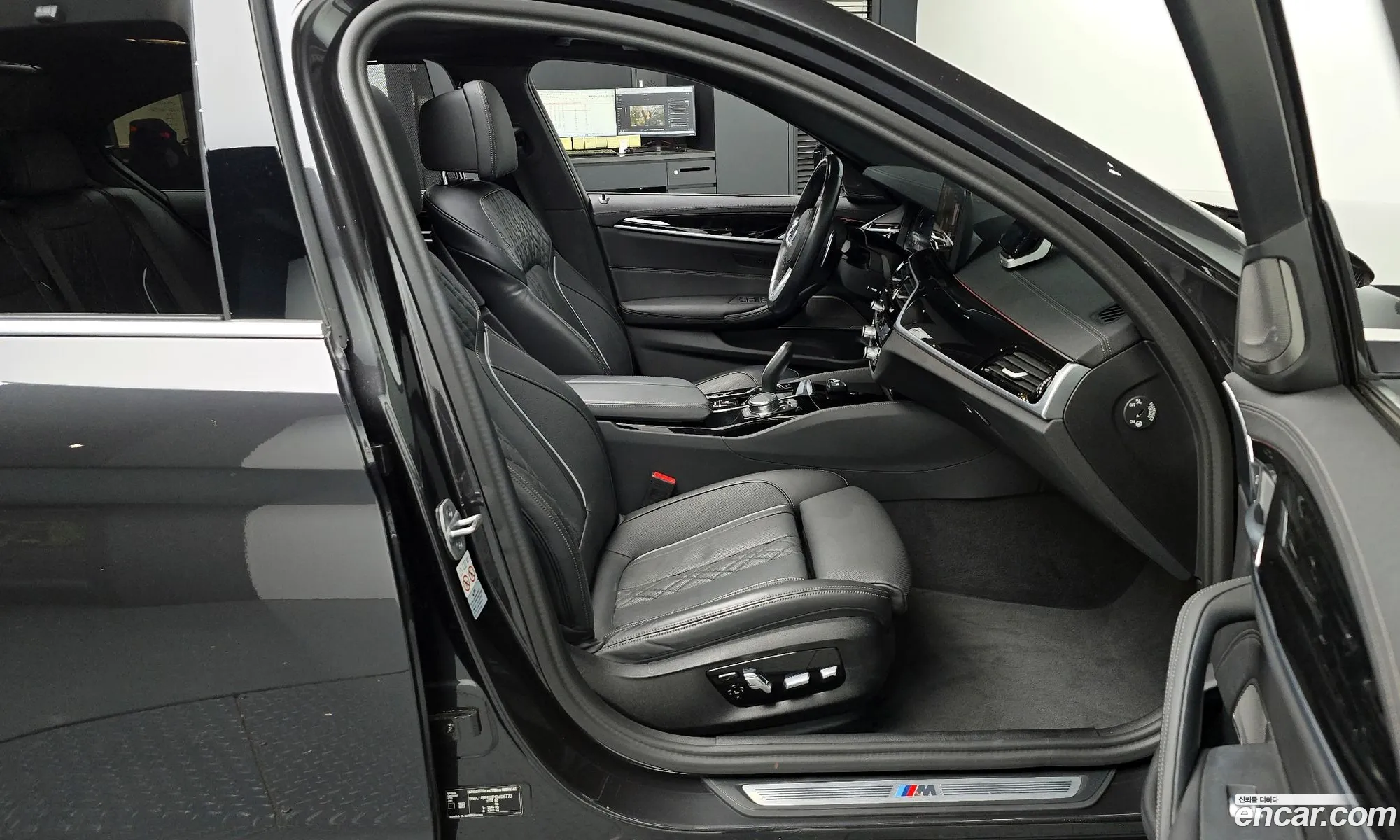 BMW 5 Series 2023 WBA71BH0XPCM06773 — 18