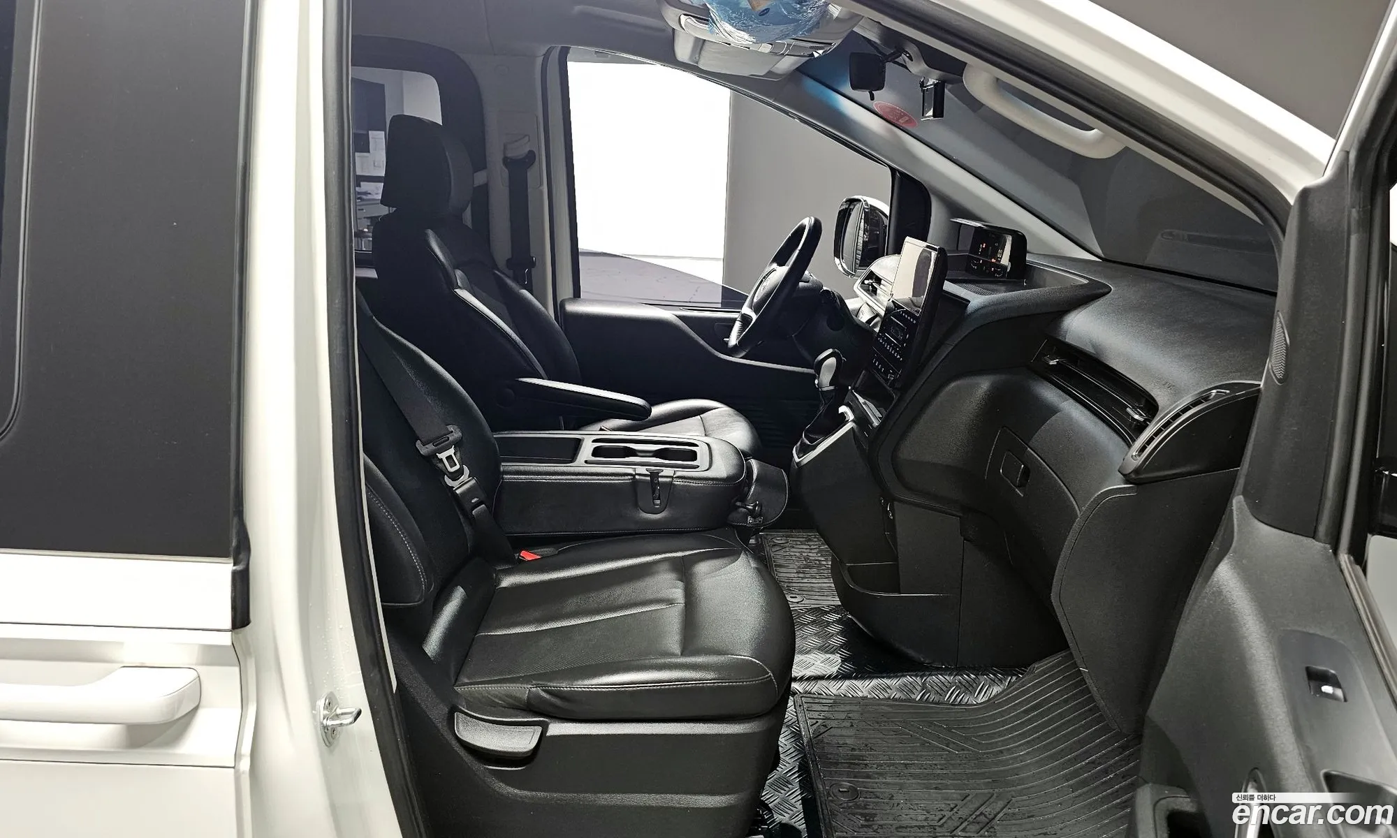 Hyundai Staria 2021 — 29