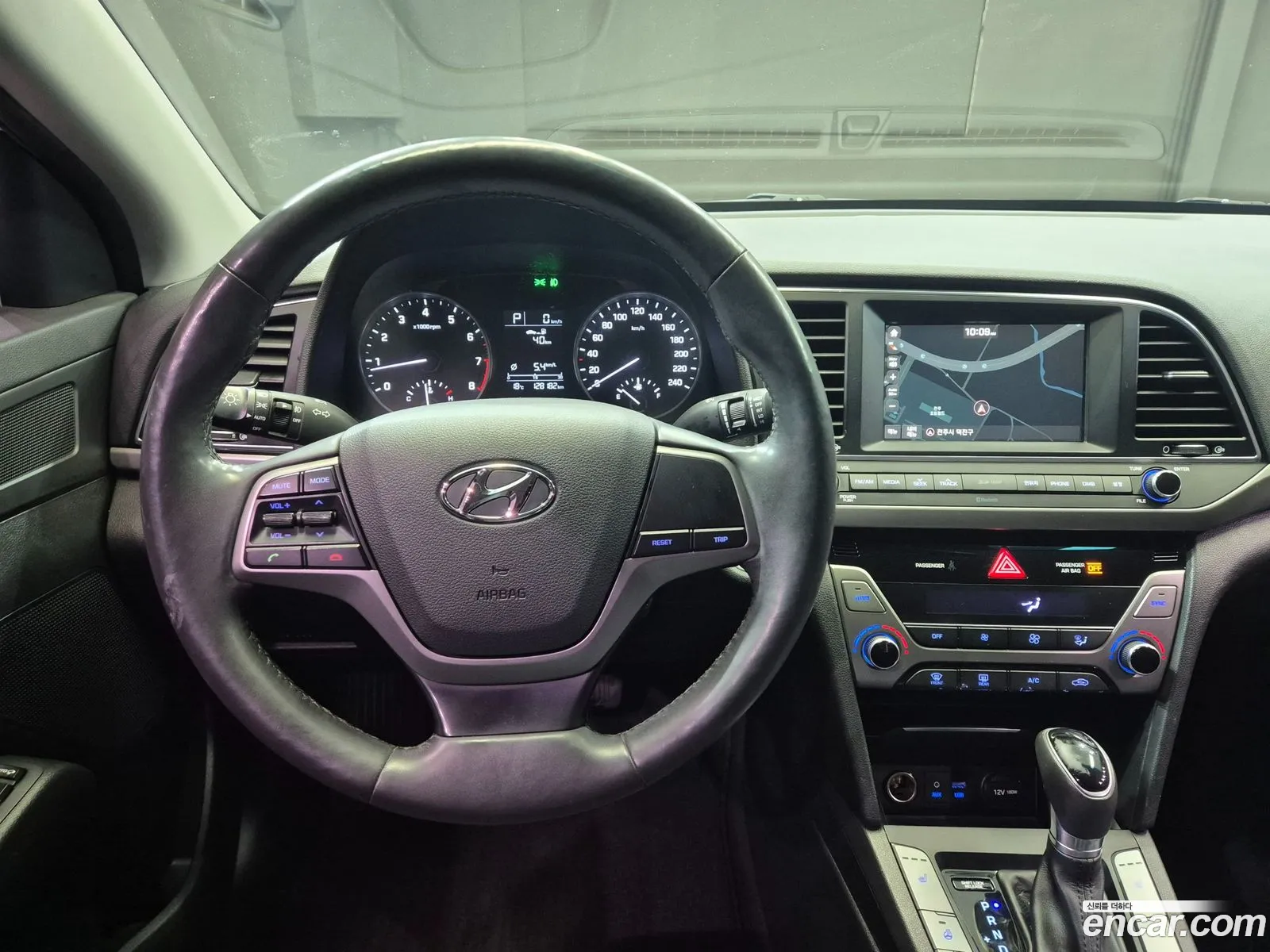 Hyundai Elantra AD 2016 — 19