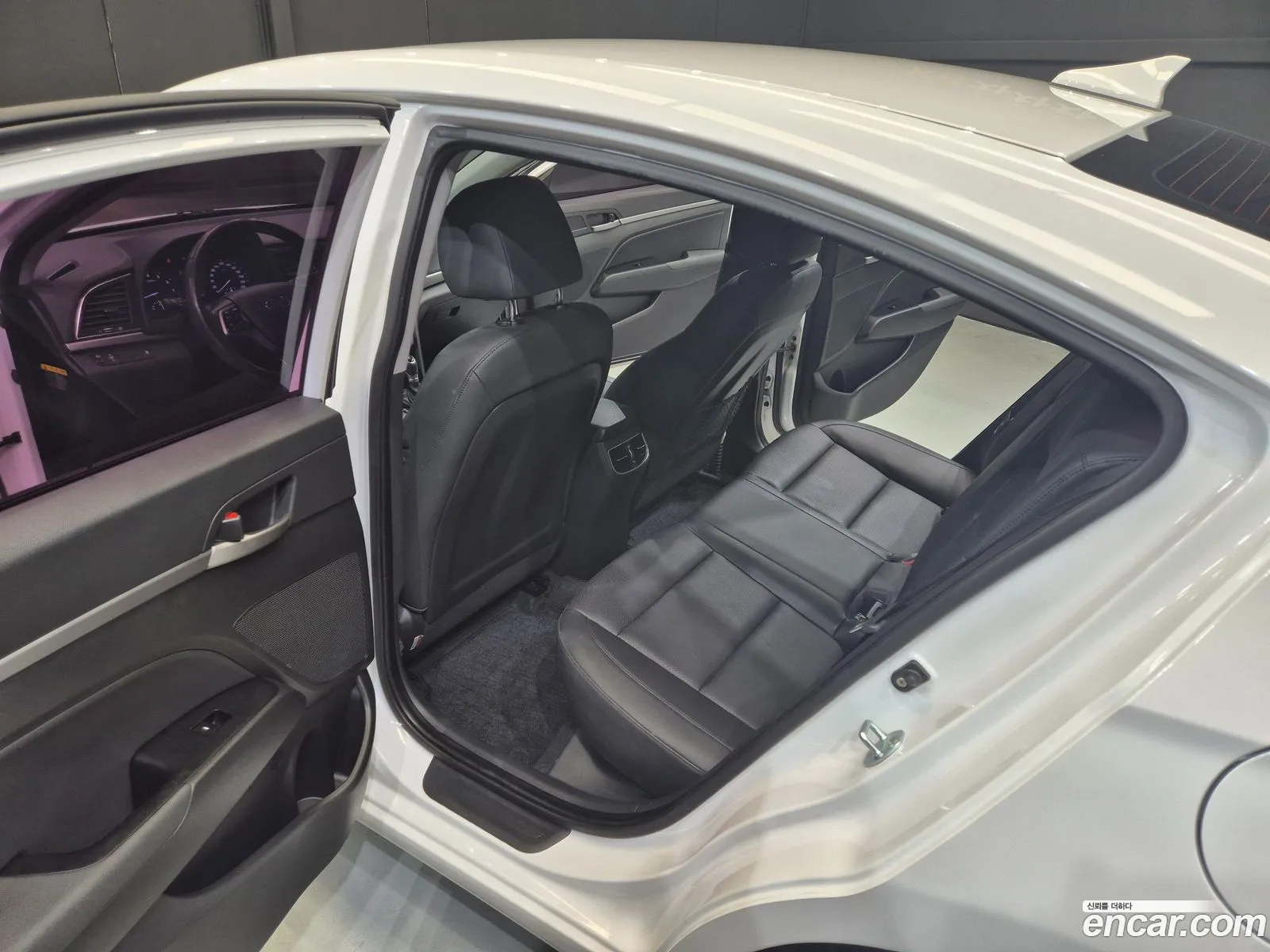 Hyundai Elantra AD 2016 — 3