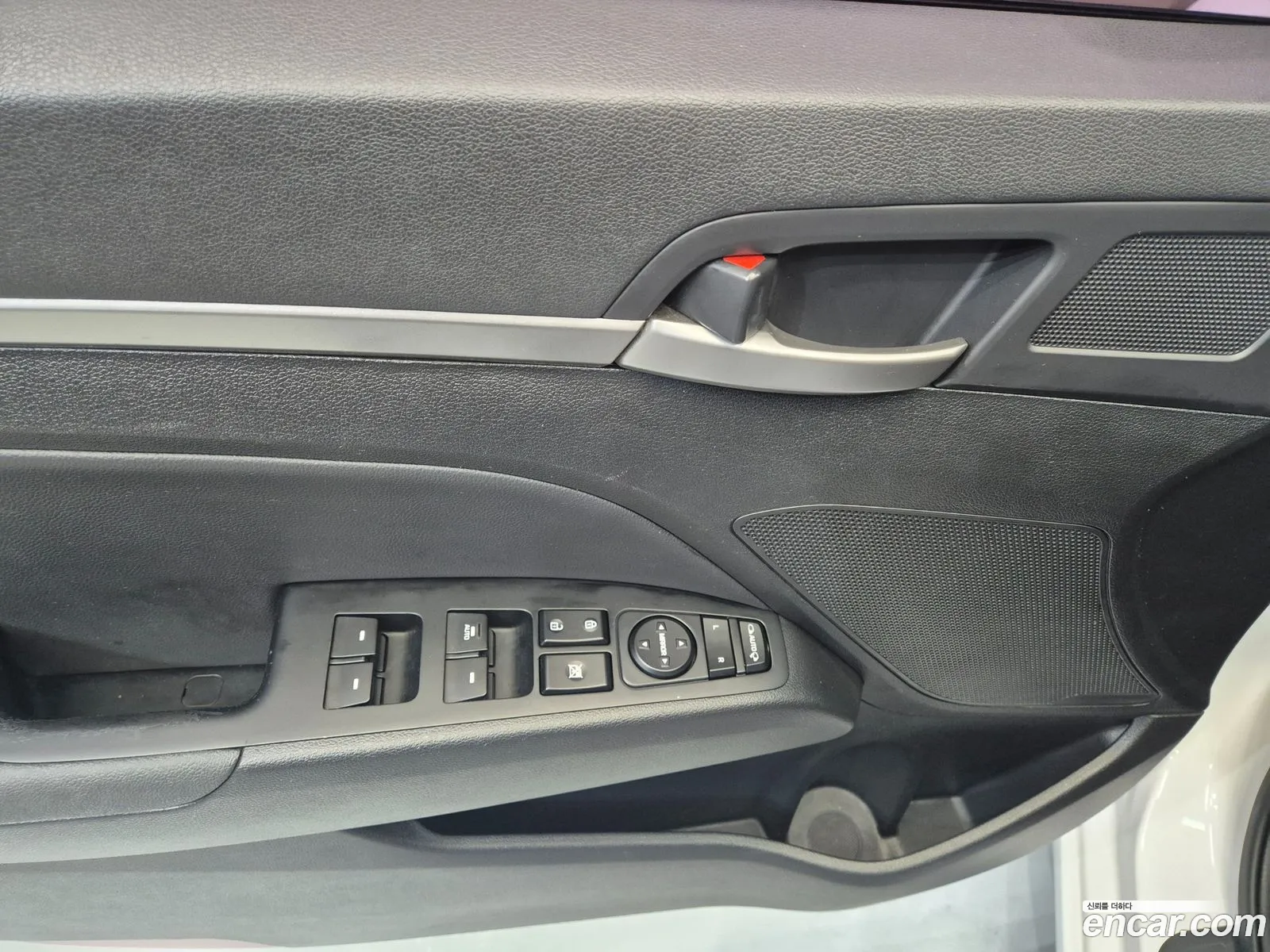 Hyundai Elantra AD 2016 — 14