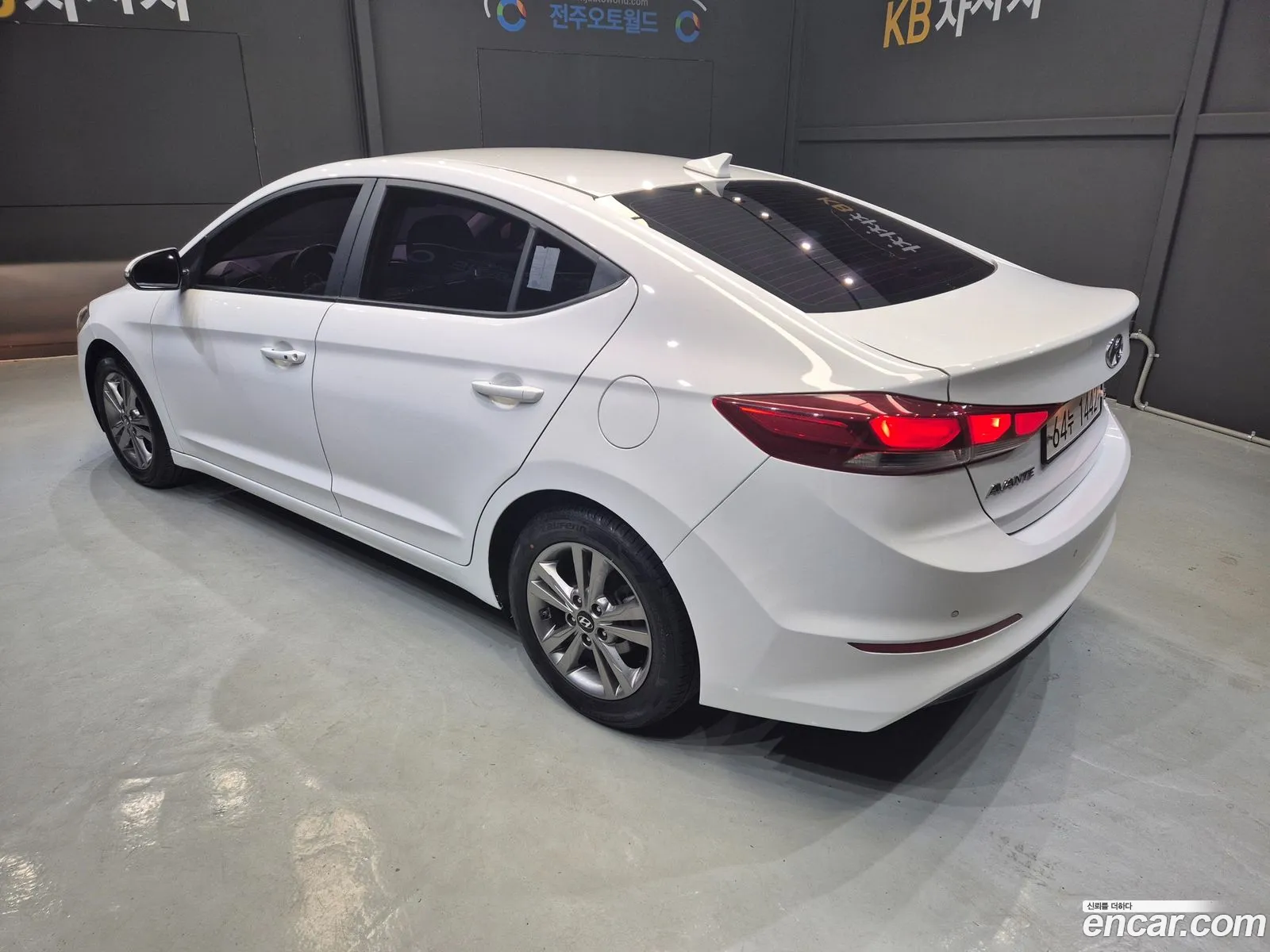 Hyundai Elantra AD 2016 — 9