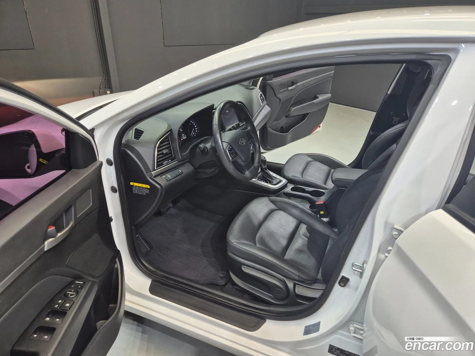 Hyundai Elantra AD 2016 — 18
