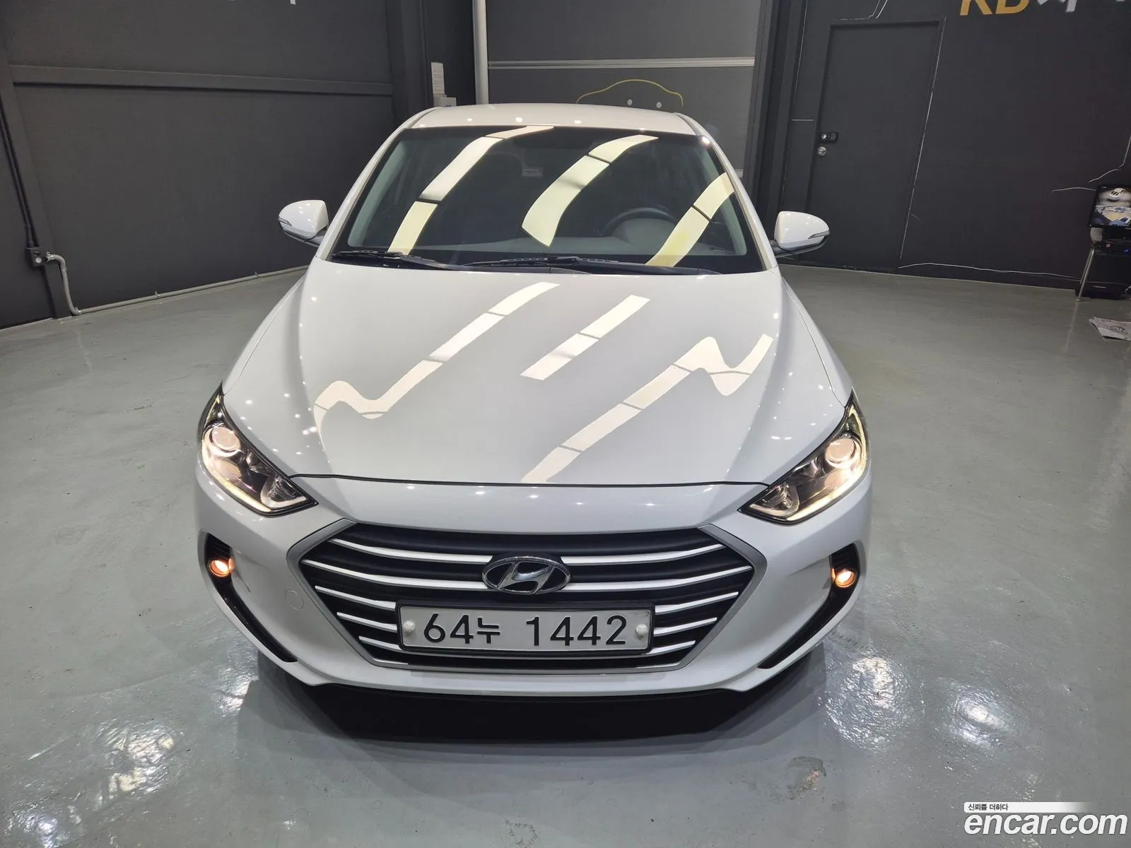 Hyundai Elantra AD 2016 — 12