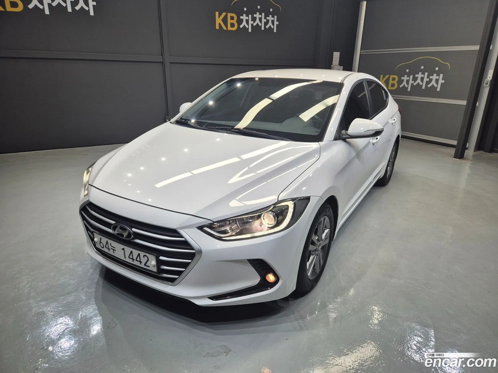 Hyundai Elantra AD 2016 — 15