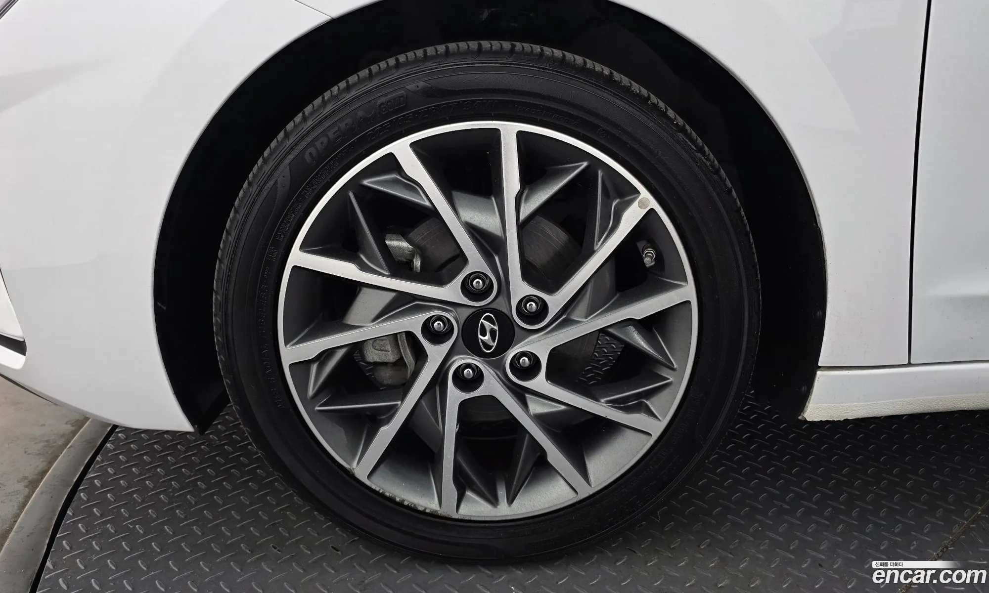 Hyundai Elantra AD 2019 — 4