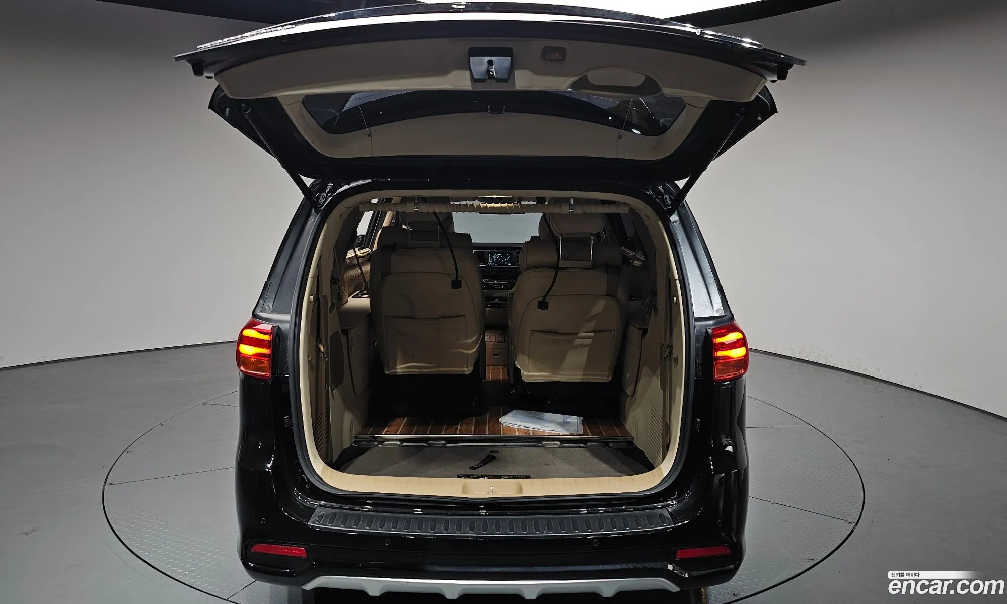 Kia Carnival 2020 — 25