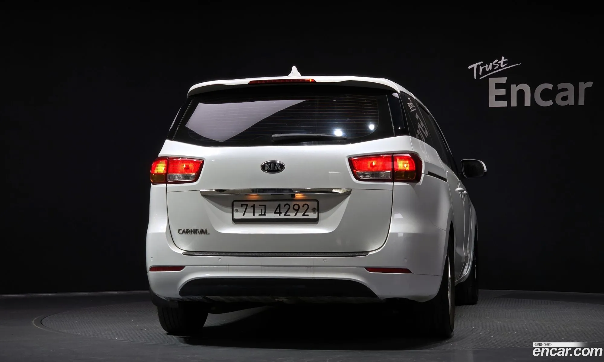 Kia Carnival 2015 — 30