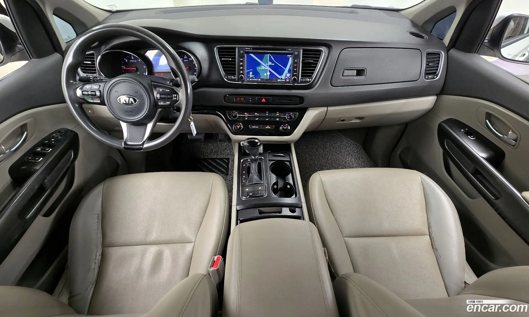 Kia Carnival 2015 — 28