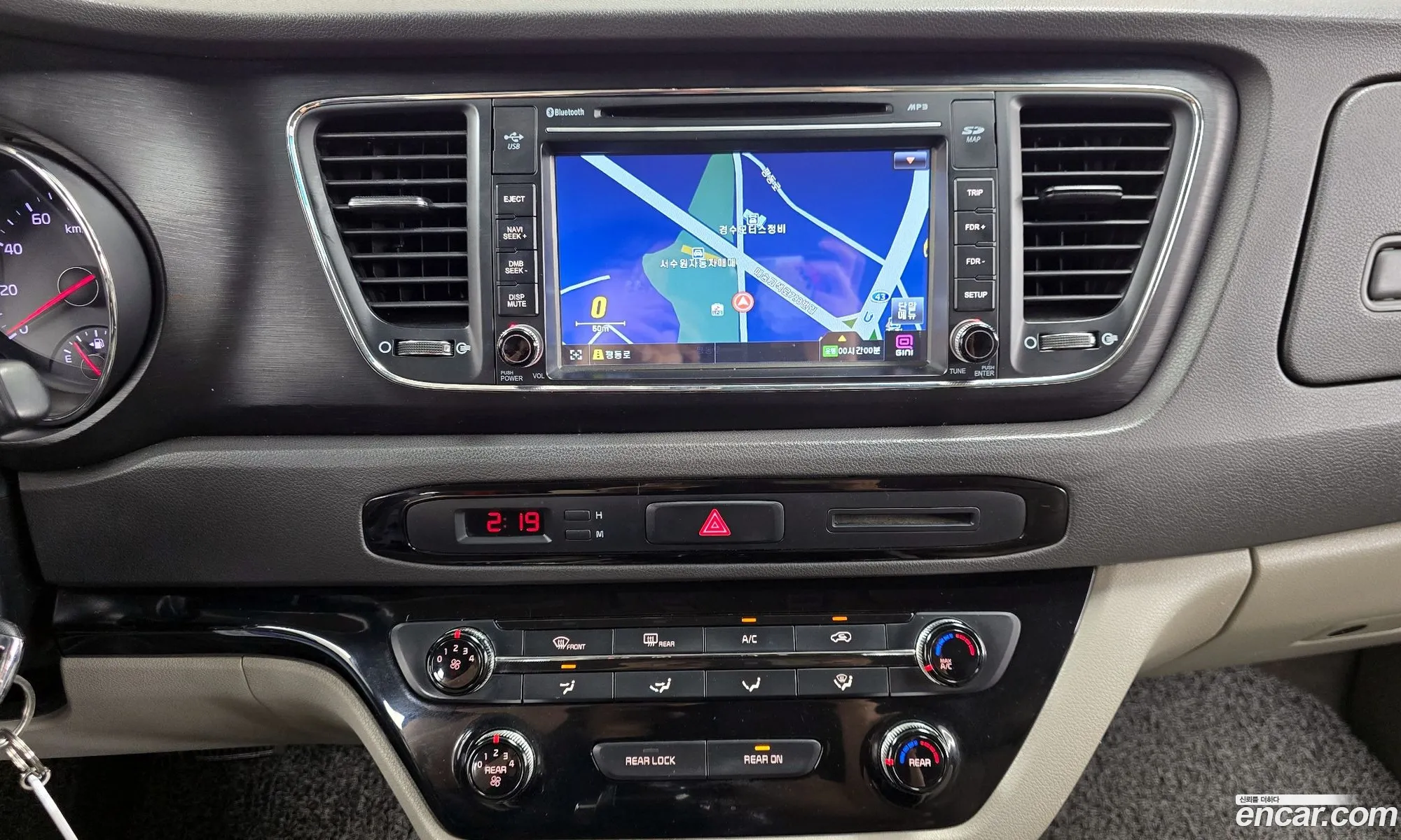 Kia Carnival 2015 — 17