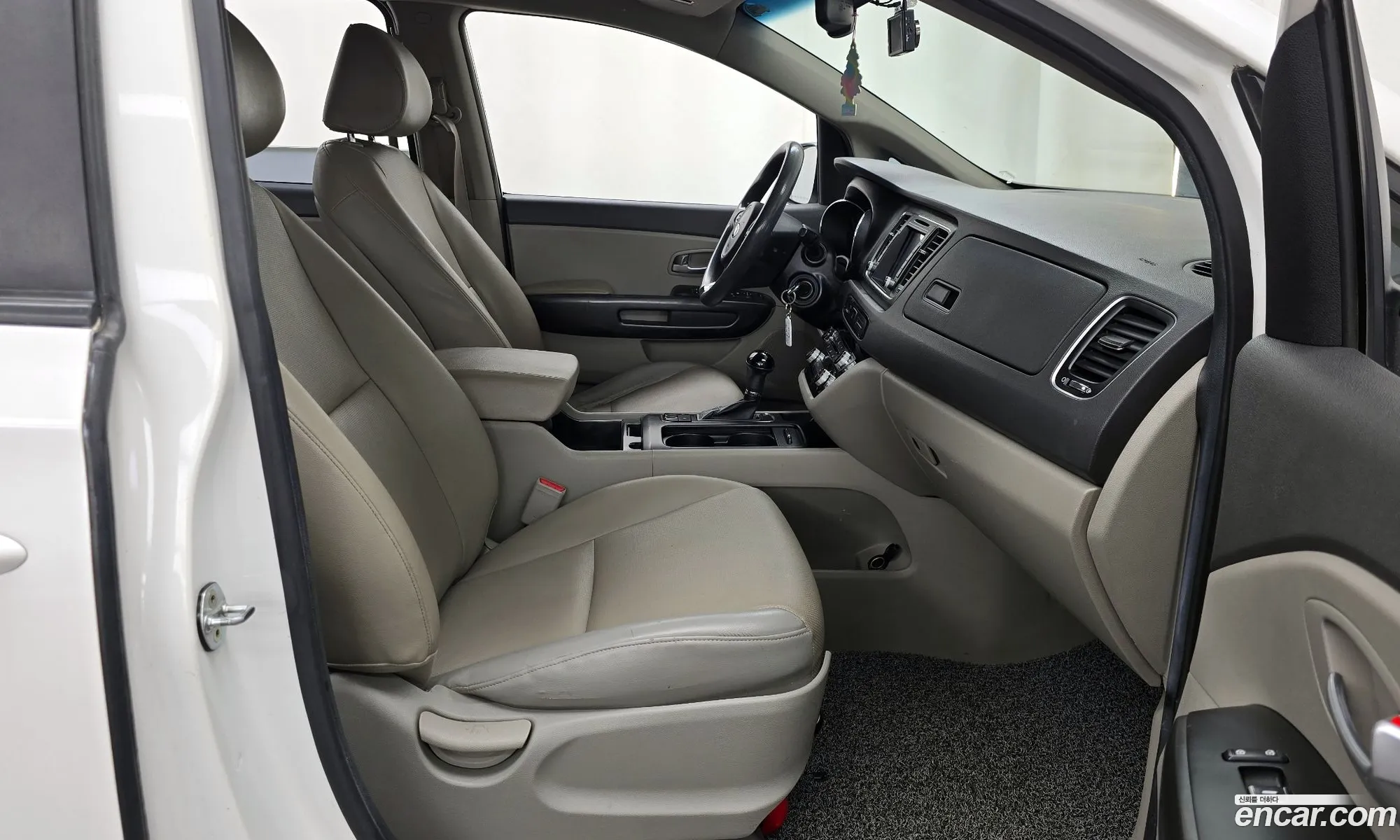 Kia Carnival 2015 — 24