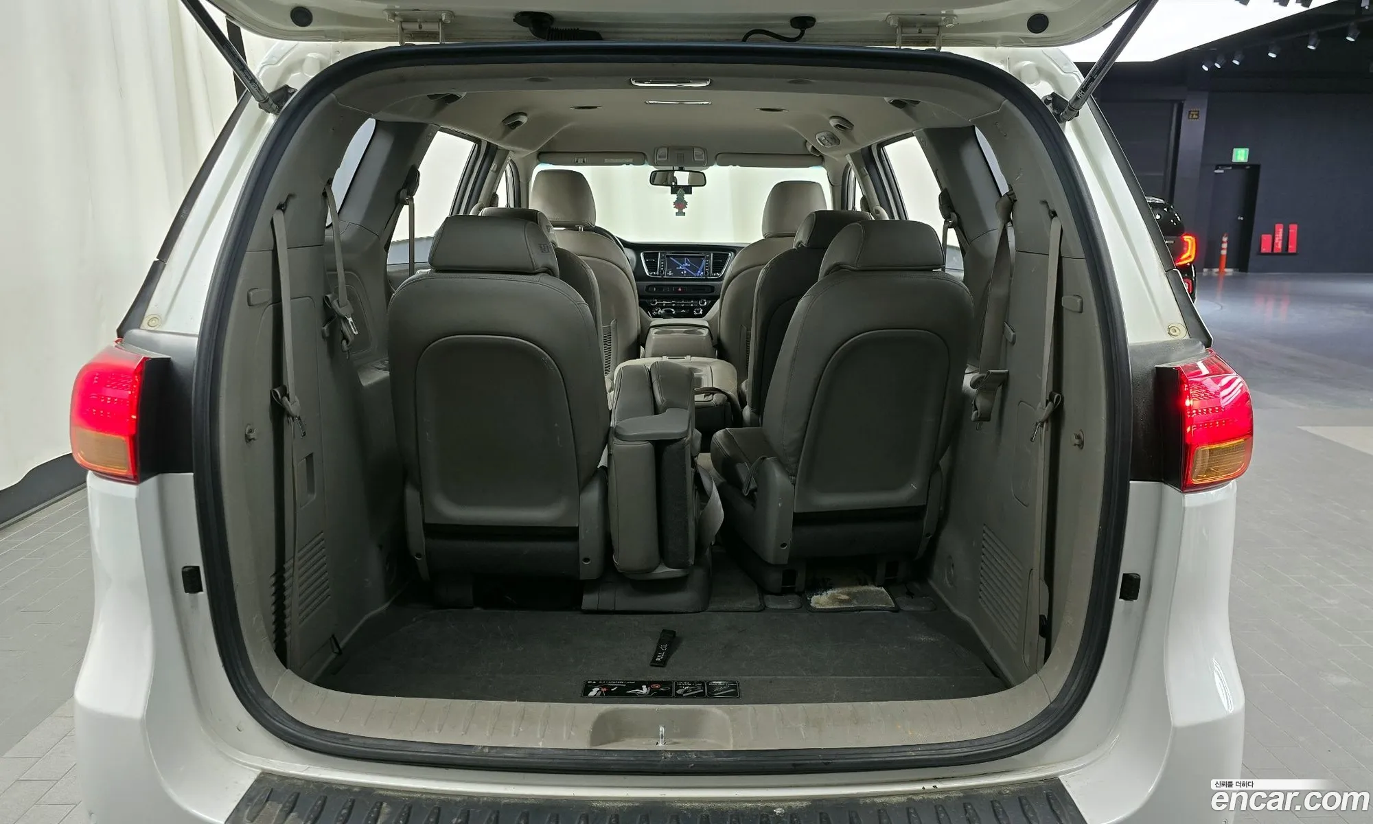 Kia Carnival 2015 — 11