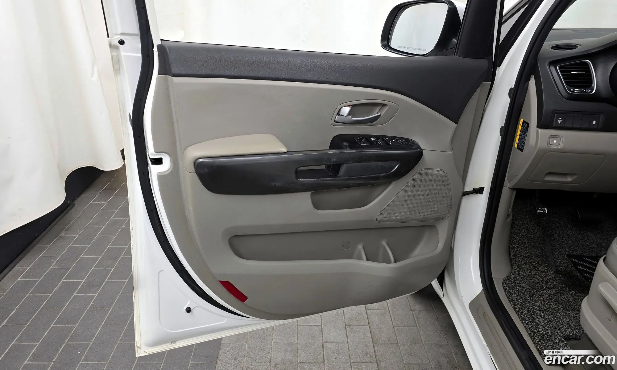 Kia Carnival 2015 — 25