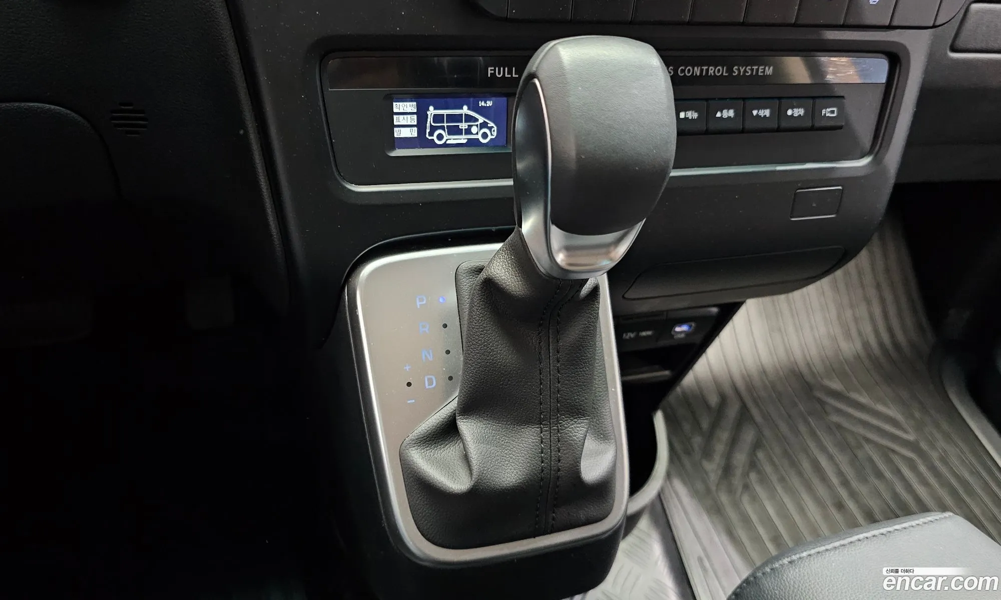 Hyundai Staria 2025 — 14