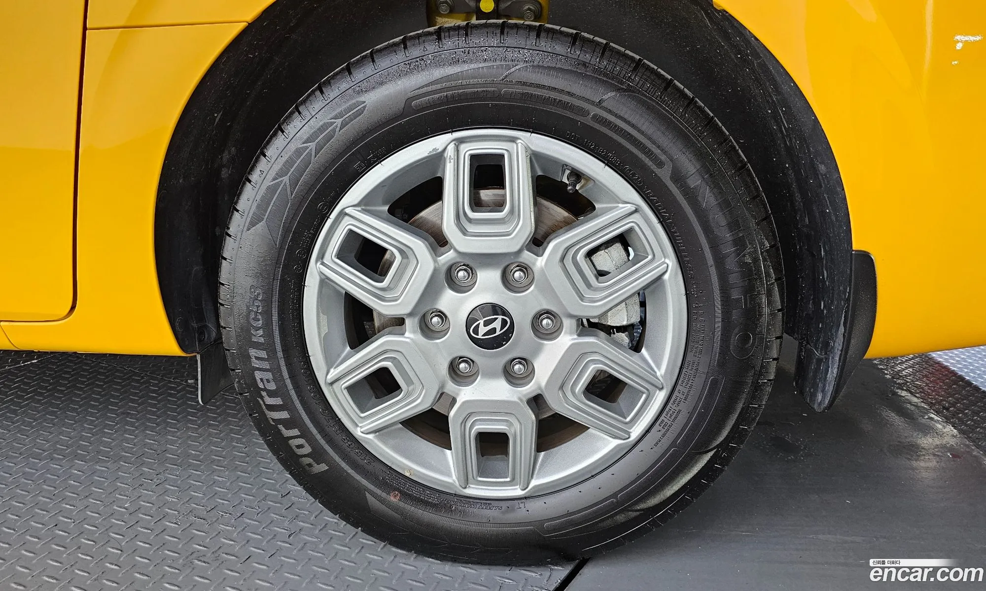 Hyundai Staria 2025 — 25
