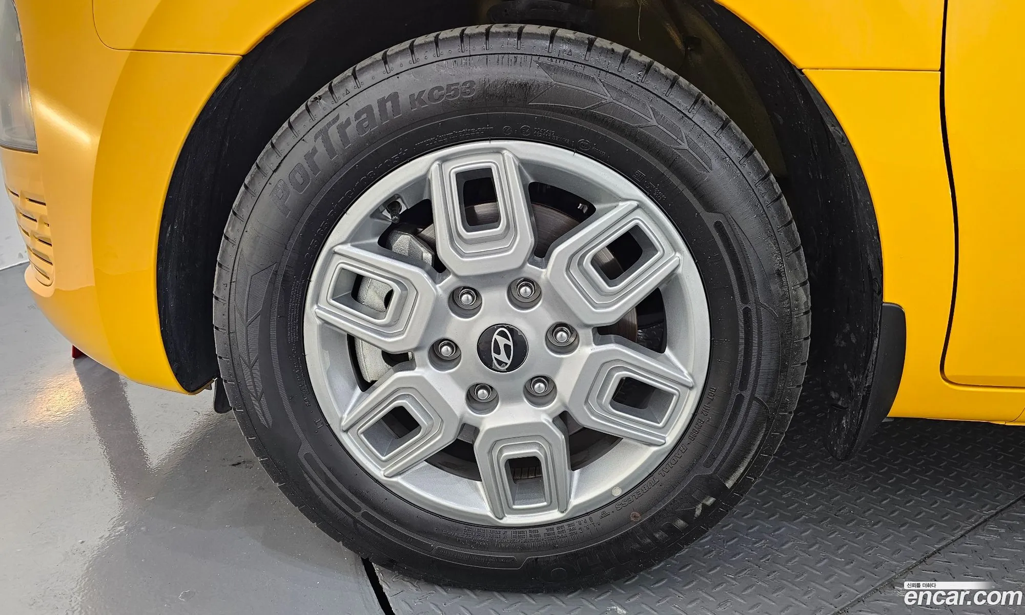 Hyundai Staria 2025 — 28
