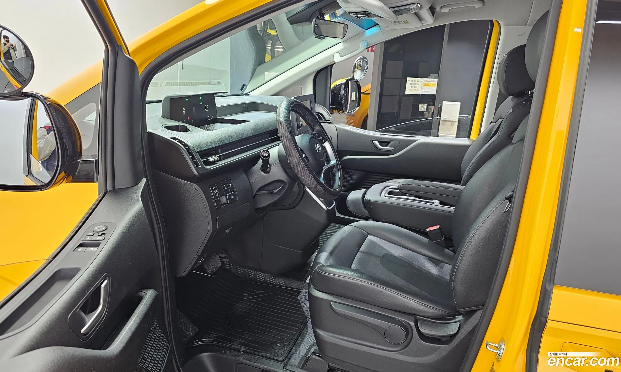 Hyundai Staria 2025 — 16