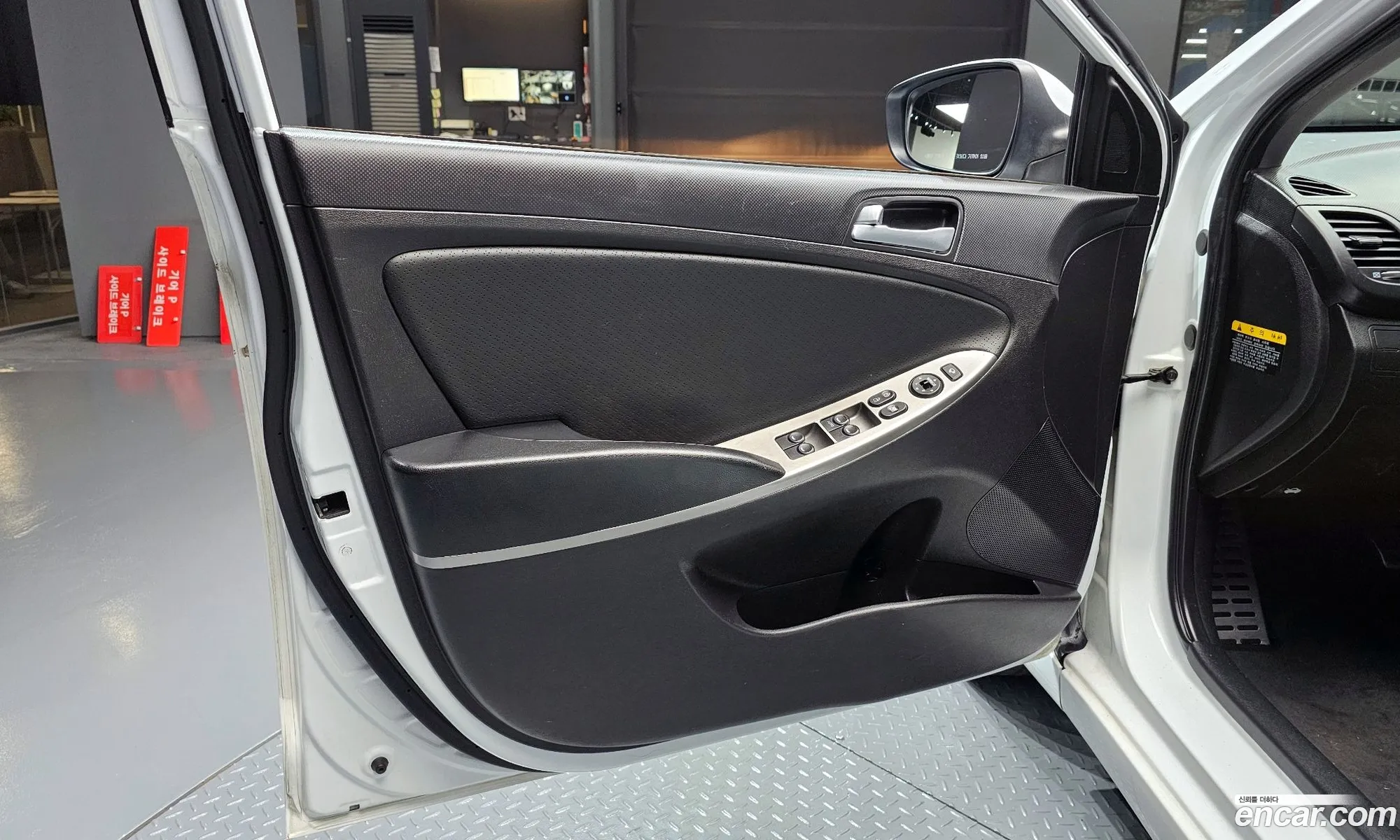 Hyundai Accent 2015 — 27