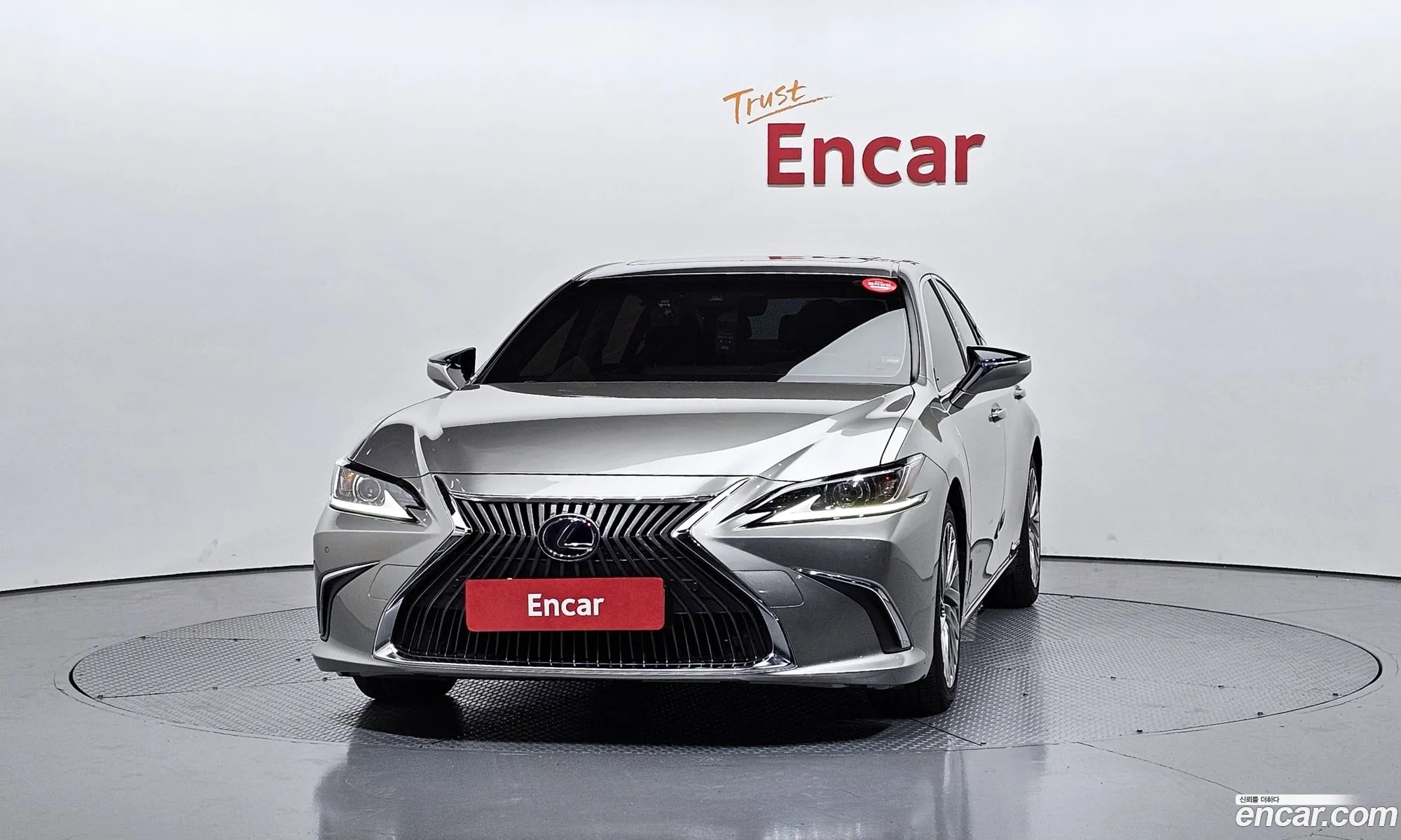 Lexus ES300h 7th Gen 2018 JTHB21B1XK2008305 — 32