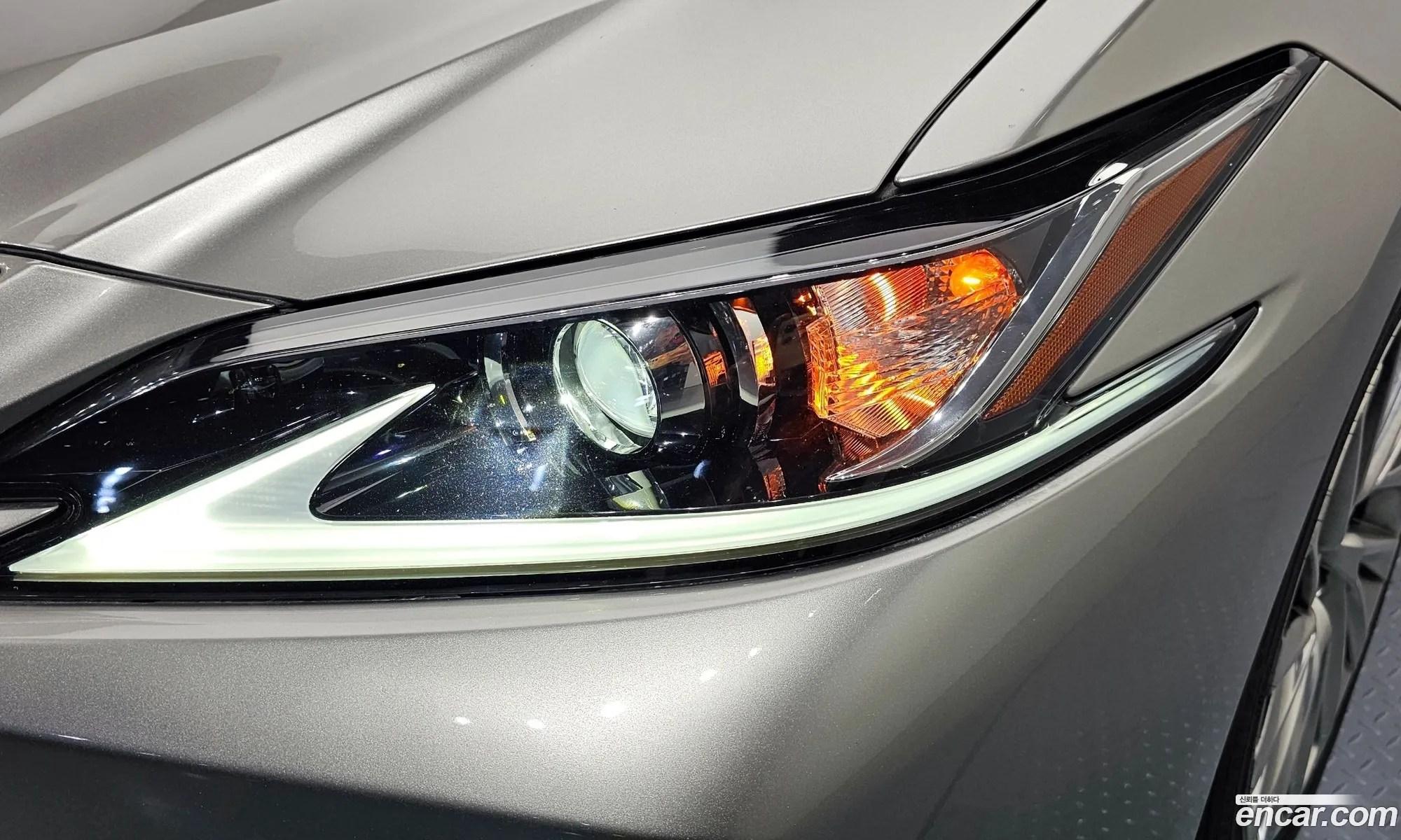 Lexus ES300h 7th Gen 2018 JTHB21B1XK2008305 — 9