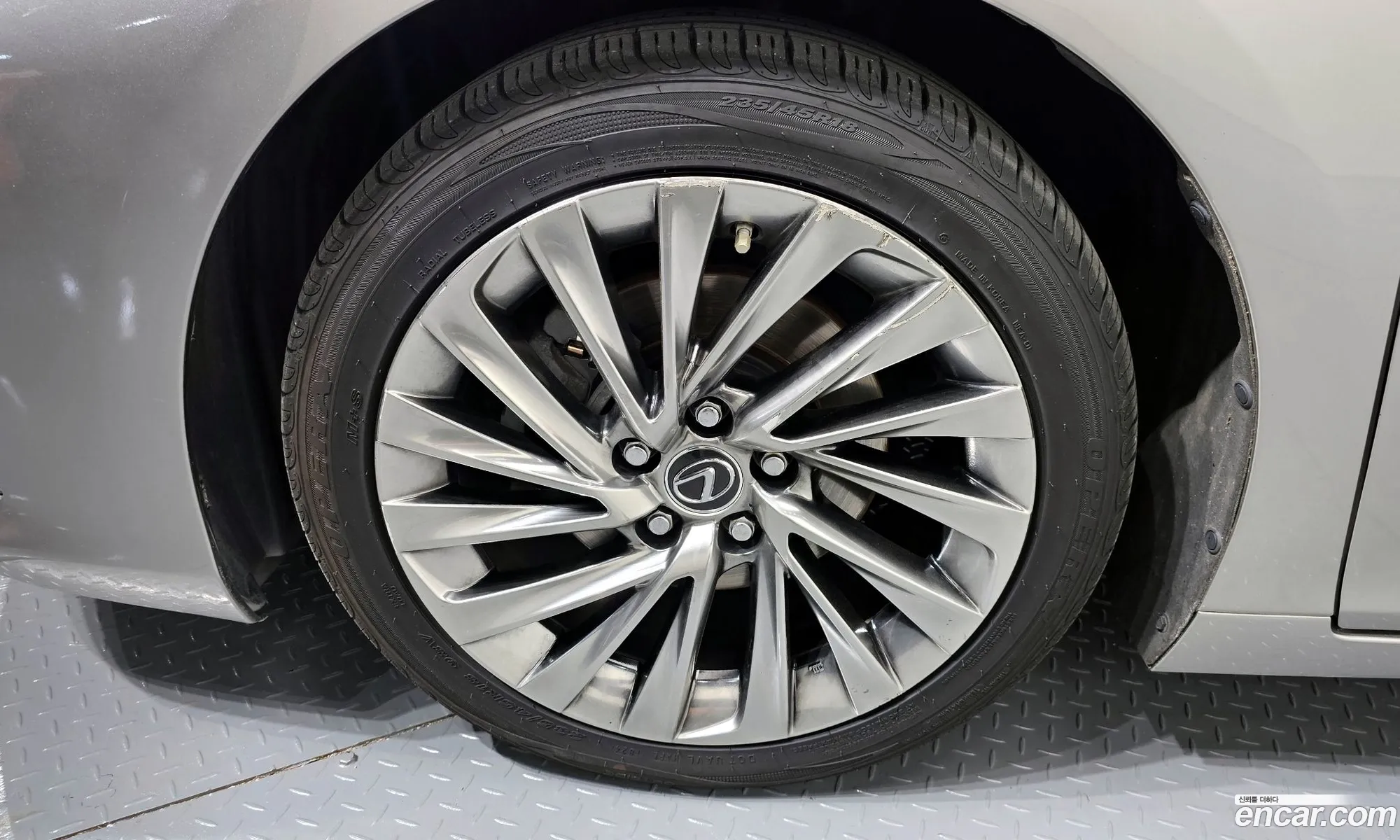Lexus ES300h 7th Gen 2018 JTHB21B1XK2008305 — 2