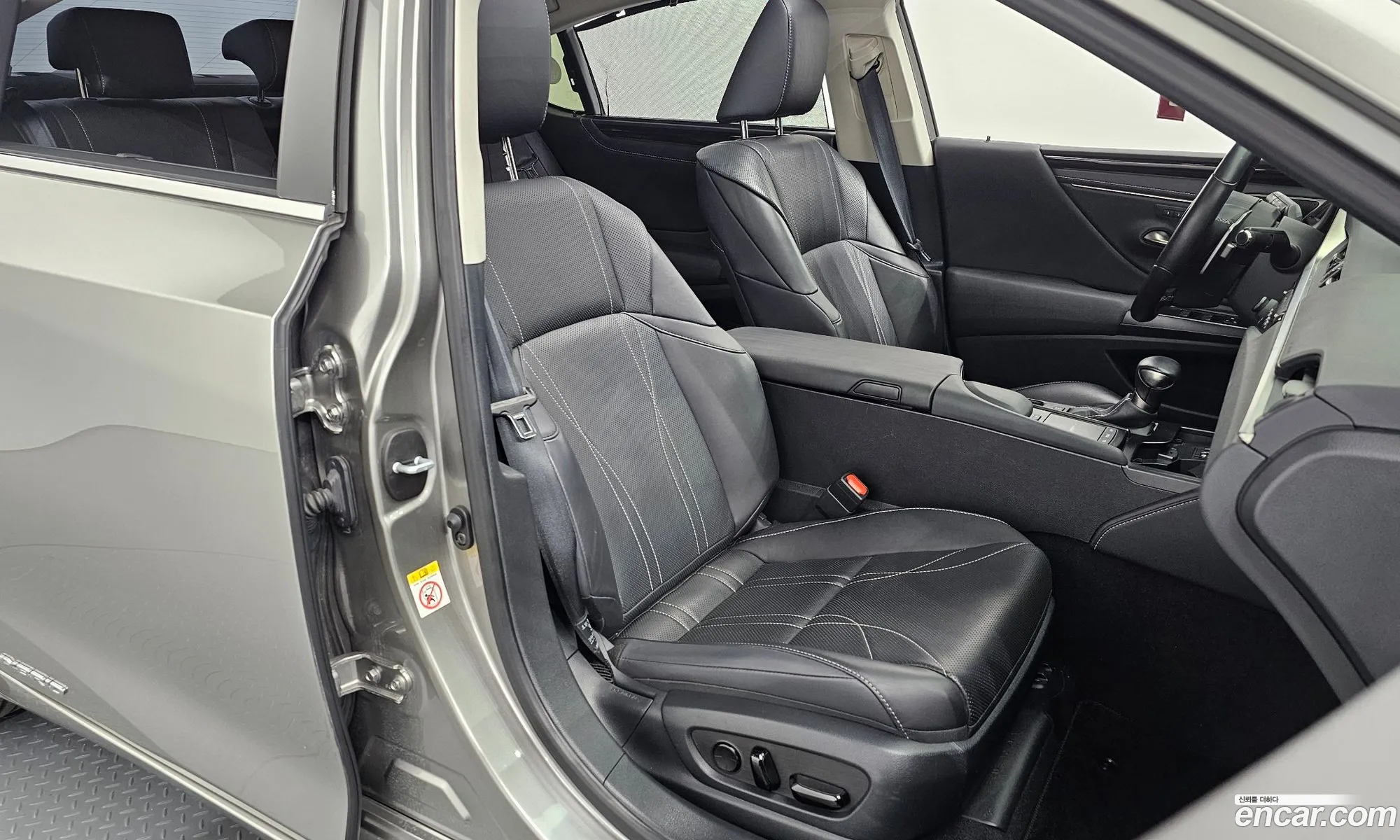 Lexus ES300h 7th Gen 2018 JTHB21B1XK2008305 — 12
