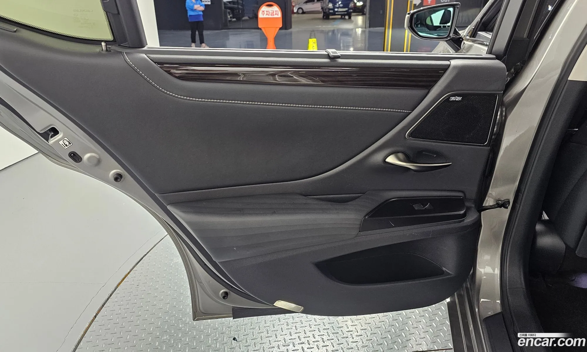 Lexus ES300h 7th Gen 2018 JTHB21B1XK2008305 — 26