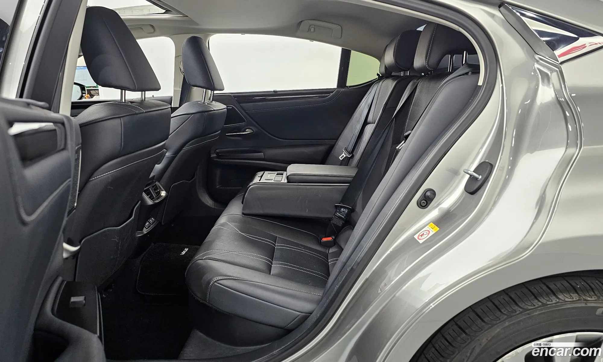 Lexus ES300h 7th Gen 2018 JTHB21B1XK2008305 — 33