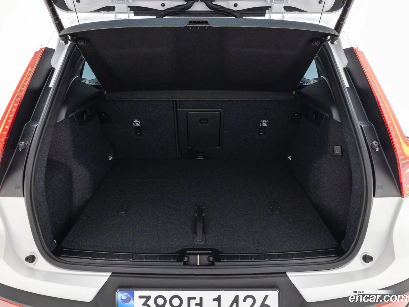 Volvo XC40 2026 — 3