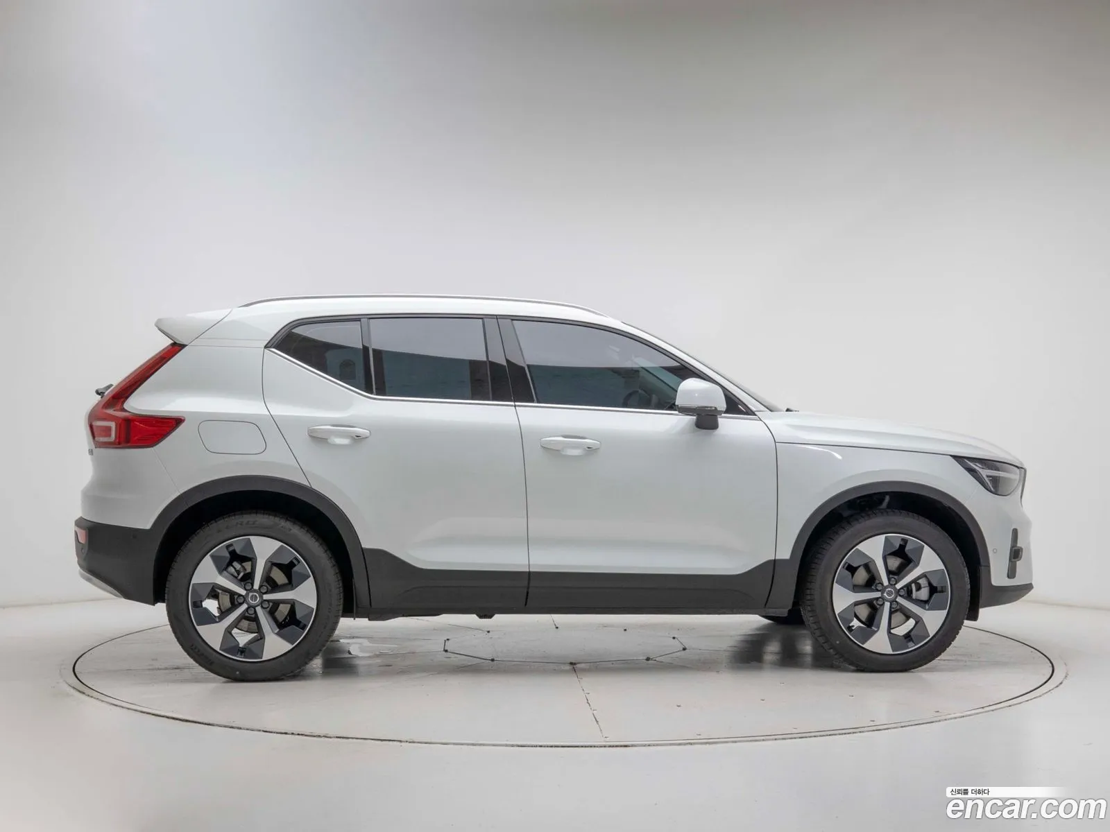 Volvo XC40 2026 — 2