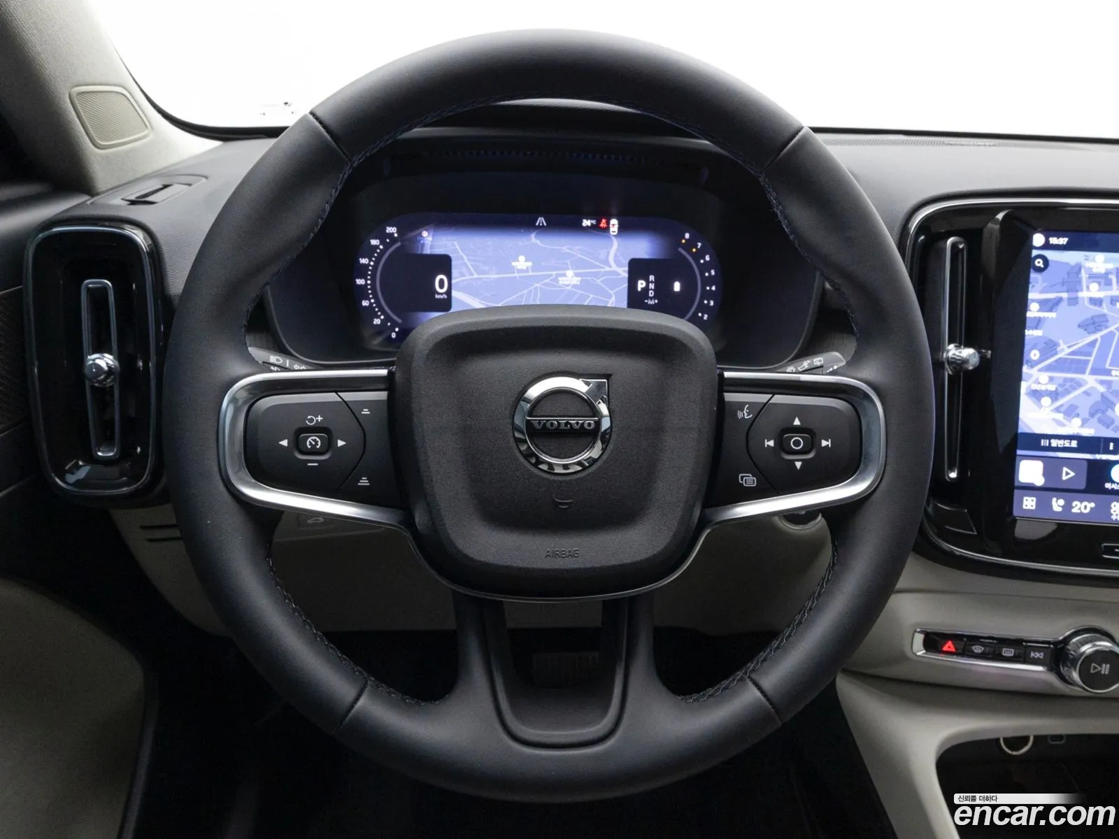 Volvo XC40 2026 — 5