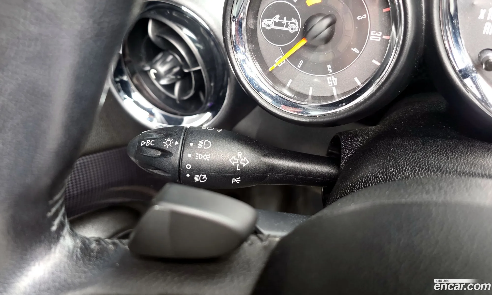 Mini Cooper S Convertible 2015 WMWZP3100FT281532 — 17