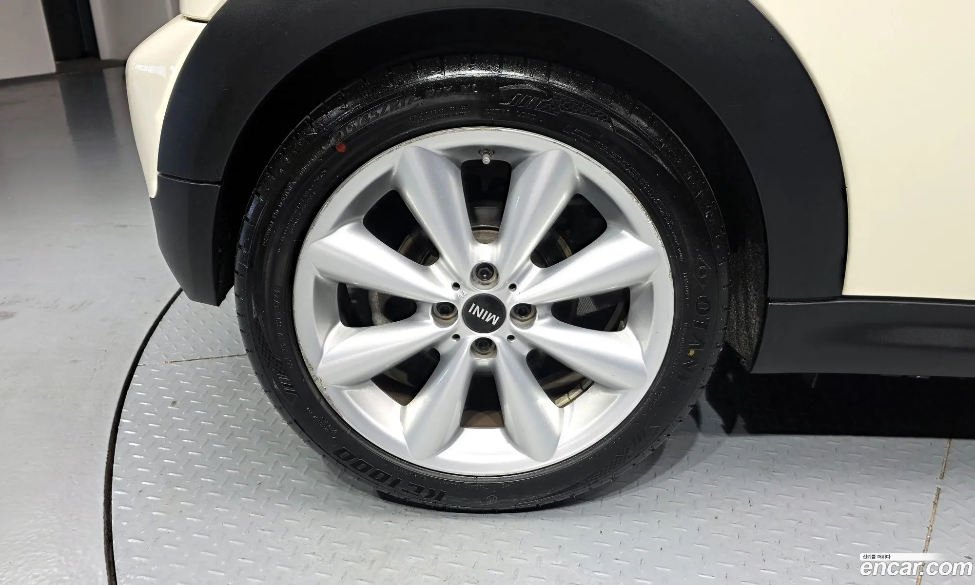 Mini Cooper S Convertible 2015 WMWZP3100FT281532 — 4